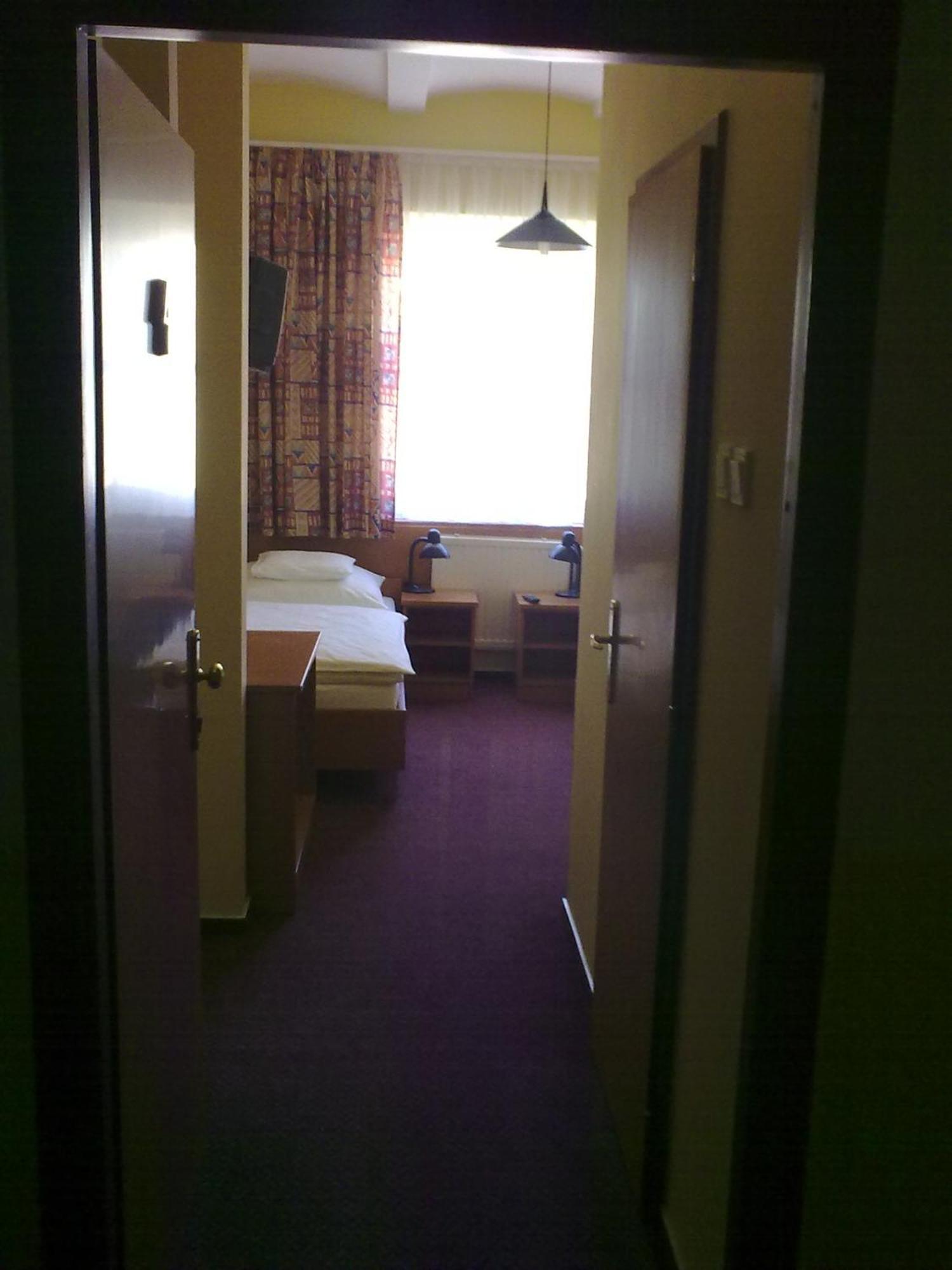 Hotel Thelena Tolna ภายนอก รูปภาพ