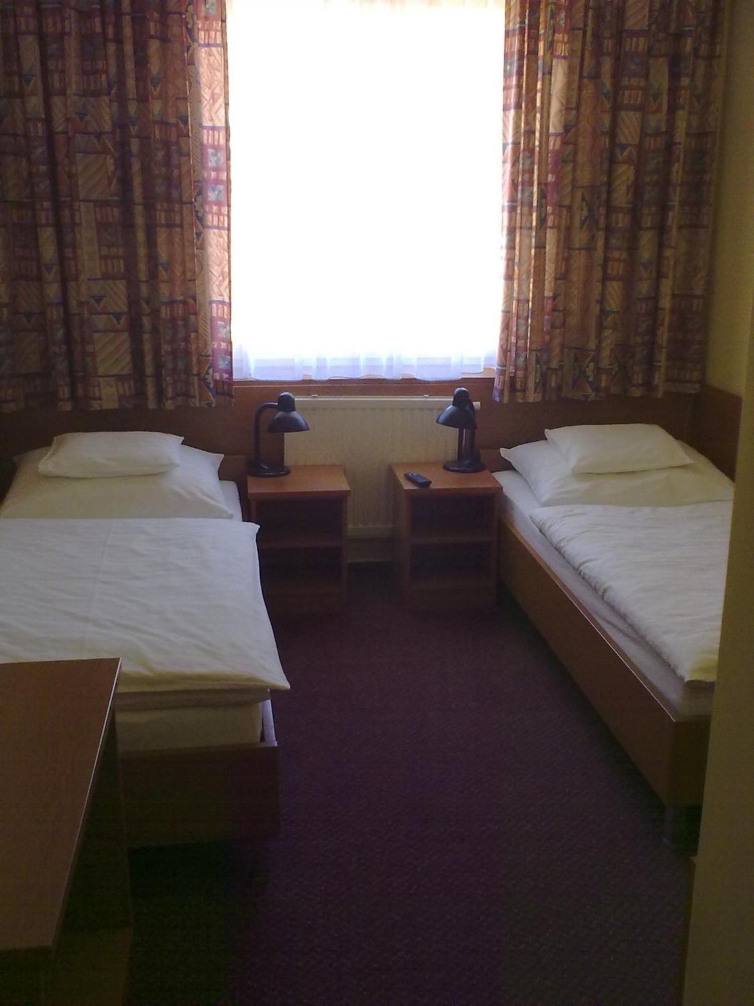 Hotel Thelena Tolna ภายนอก รูปภาพ
